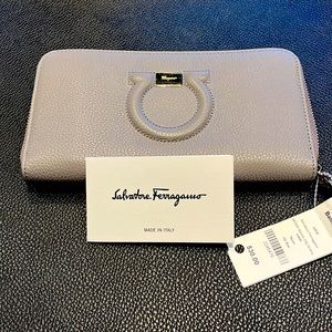 nwt Salvatore Ferragamo wallet! Taupe color and pure leather!